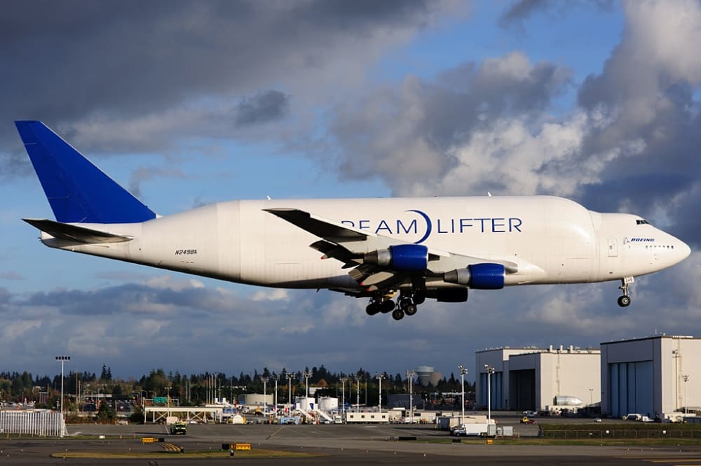 Интересные факты про Boeing 747 Dreamlifter - летающий склад для самолётов