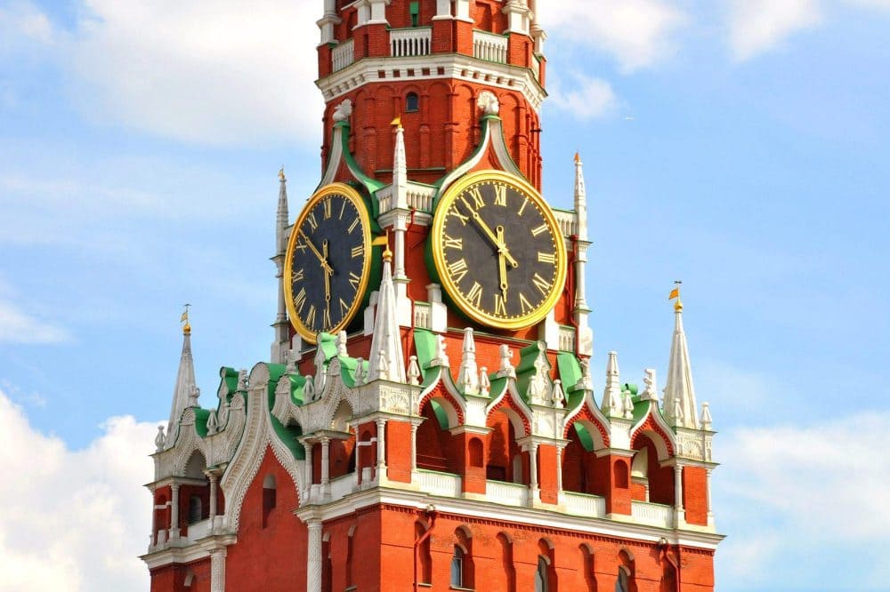 Башенные часы - от архаичных сигналов до квантовой точности