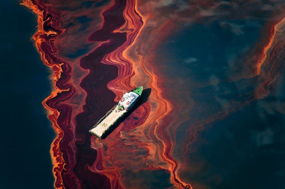 Разливы нефти - чёрные пятна, убивающие океаны на десятилетия