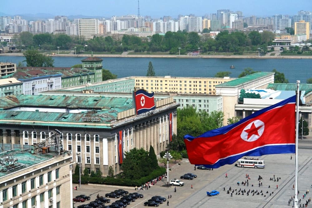Интересные факты про Северную Корею - от глубочайшего метро до одобренных стрижек